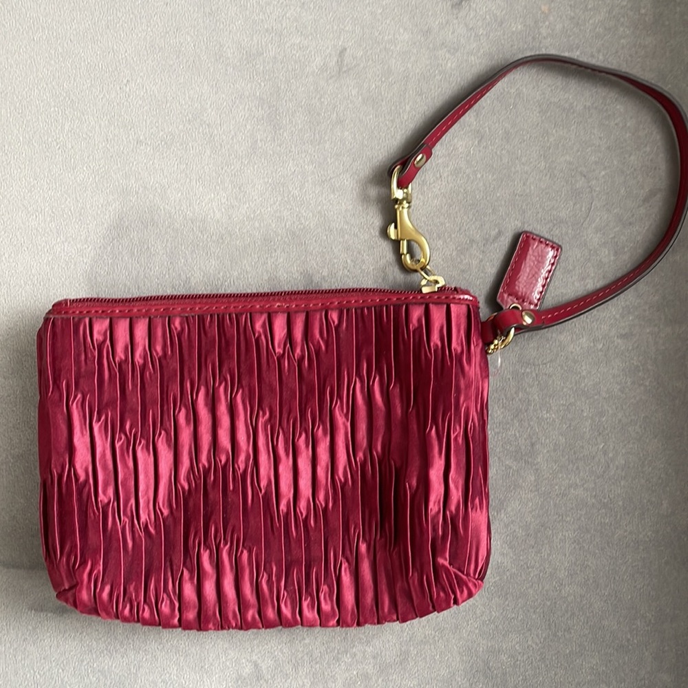 New coach wristlet - Picture 3 of 4